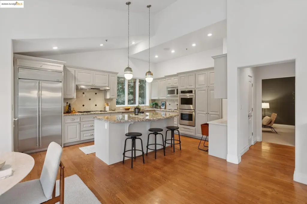 6389 Westover Drive Oakland CA 94611