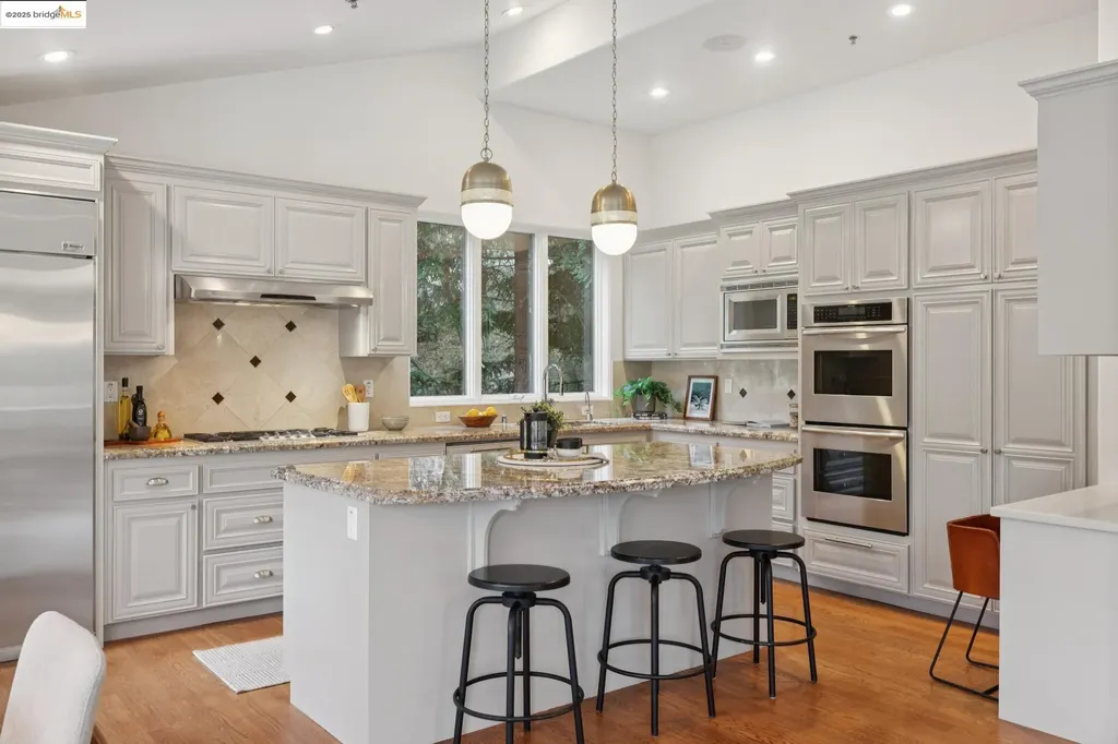 6389 Westover Drive Oakland CA 94611