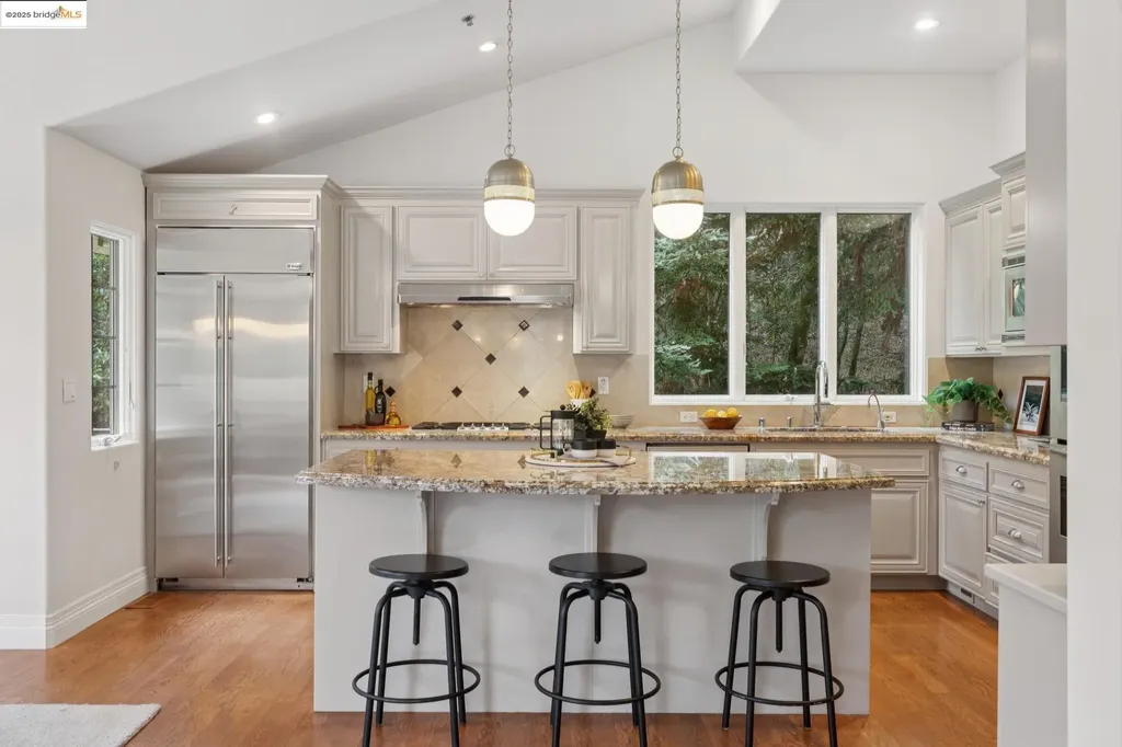 6389 Westover Drive Oakland CA 94611