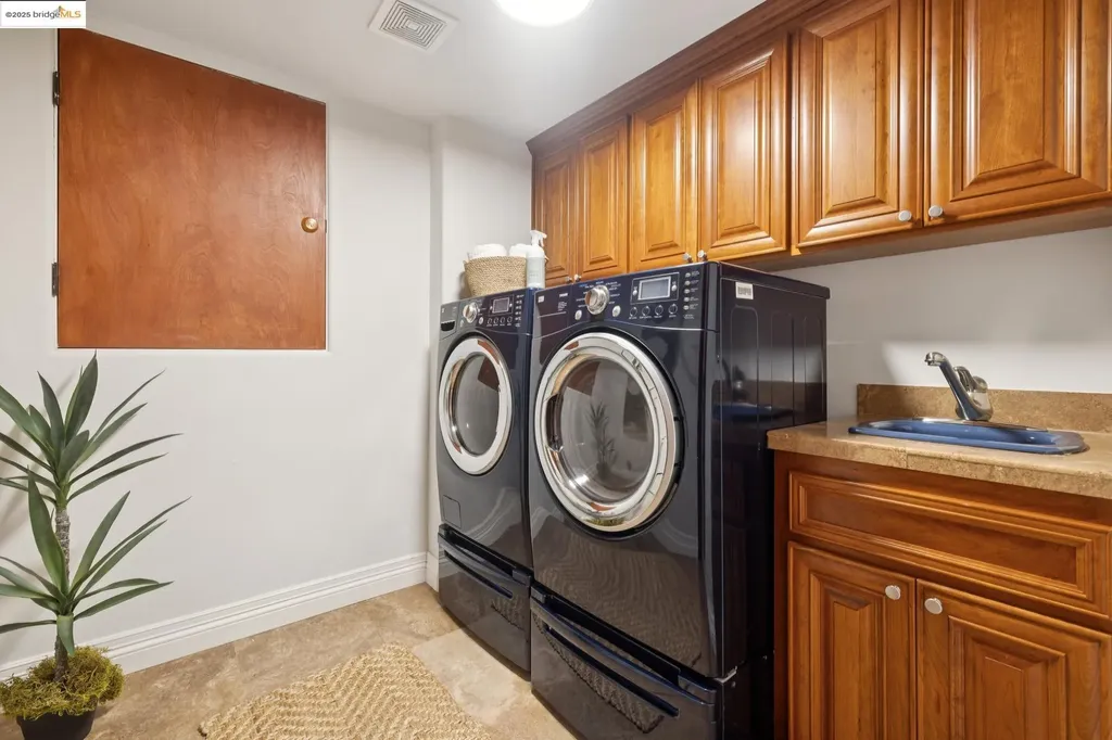 6389 Westover Drive Oakland CA 94611