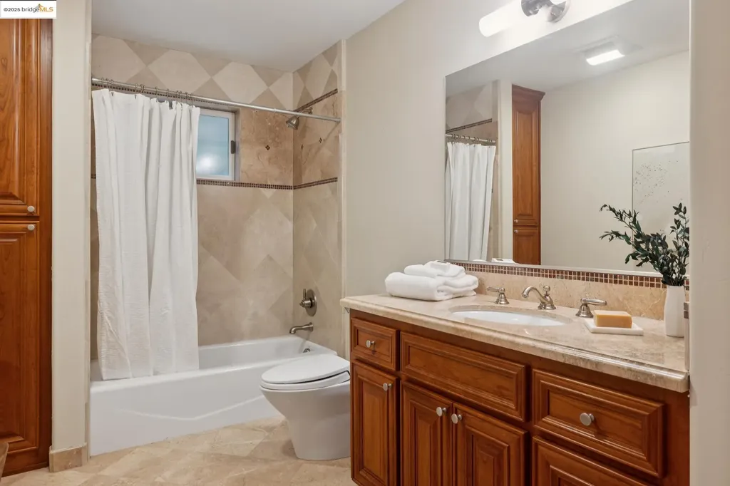 6389 Westover Drive Oakland CA 94611