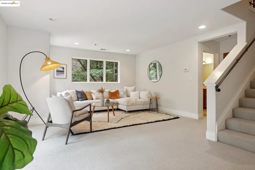 6389 Westover Drive Oakland CA 94611