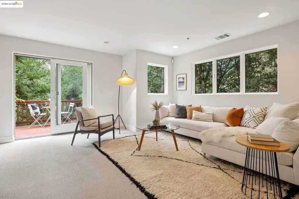 6389 Westover Drive Oakland CA 94611