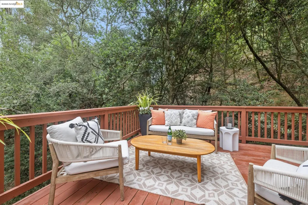 6389 Westover Drive Oakland CA 94611
