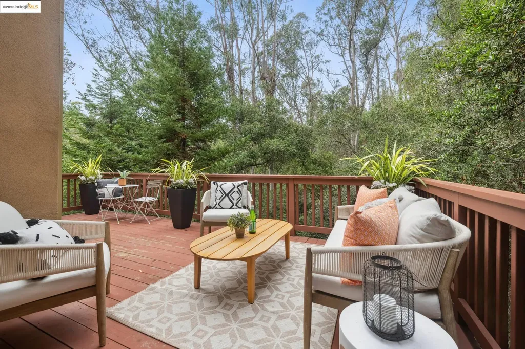 6389 Westover Drive Oakland CA 94611