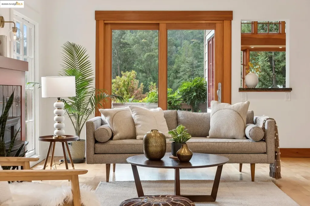 1832 Woodhaven Way Oakland CA 94611