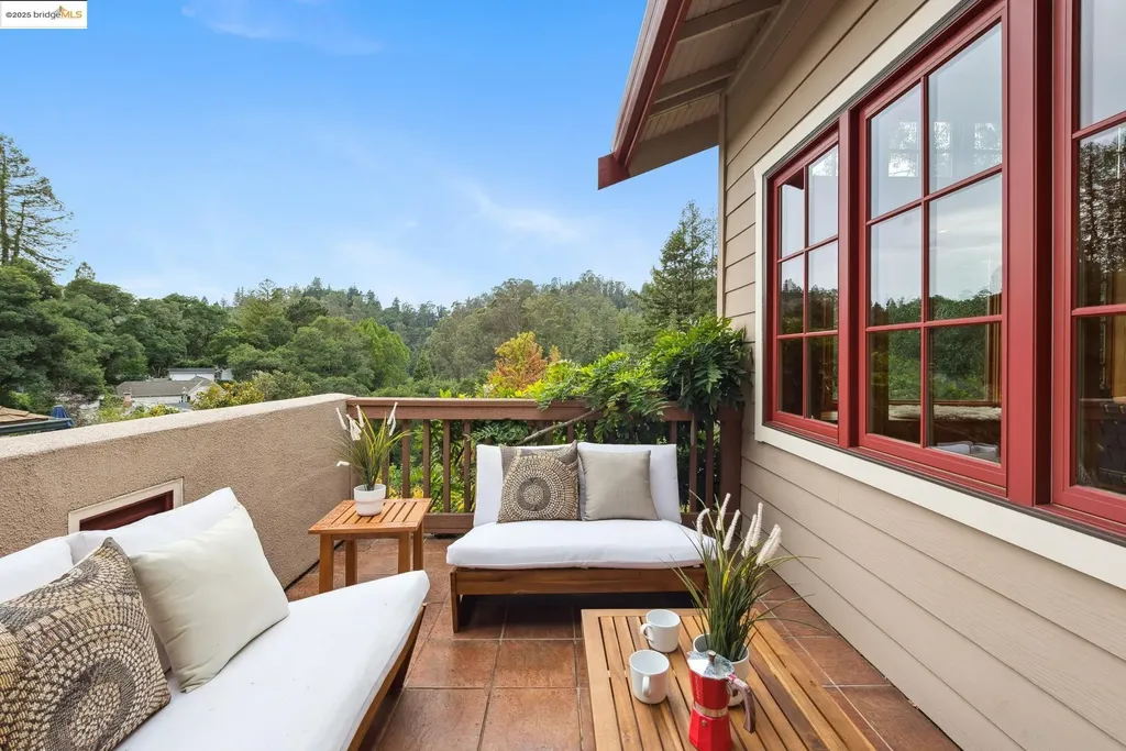 1832 Woodhaven Way Oakland CA 94611