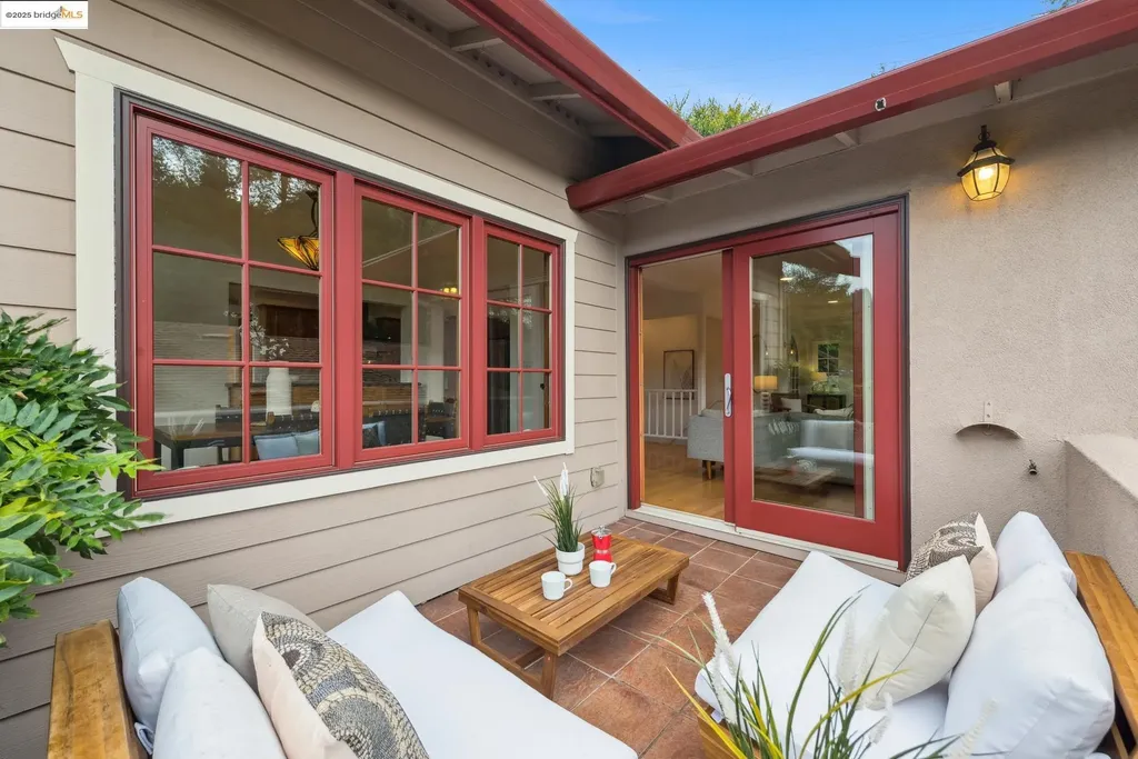 1832 Woodhaven Way Oakland CA 94611