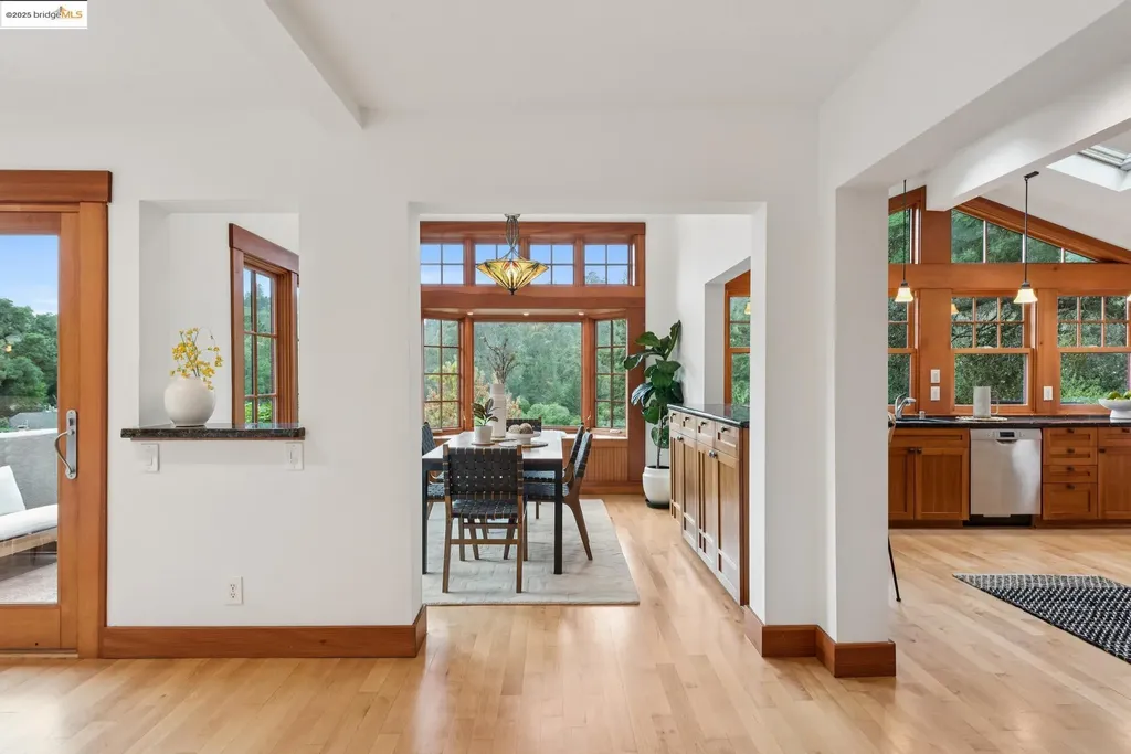 1832 Woodhaven Way Oakland CA 94611