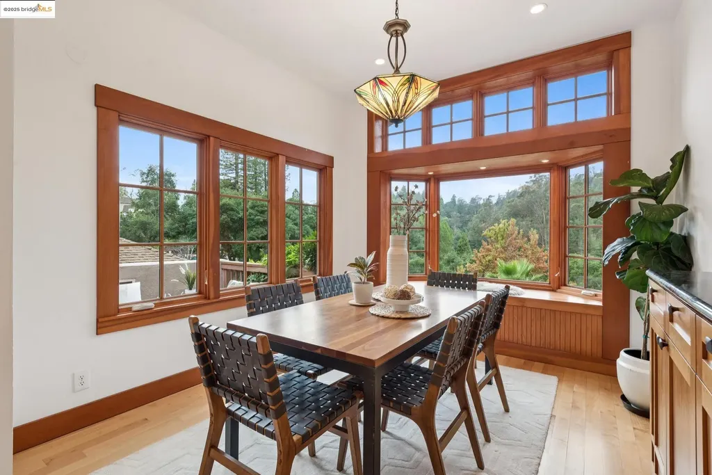 1832 Woodhaven Way Oakland CA 94611