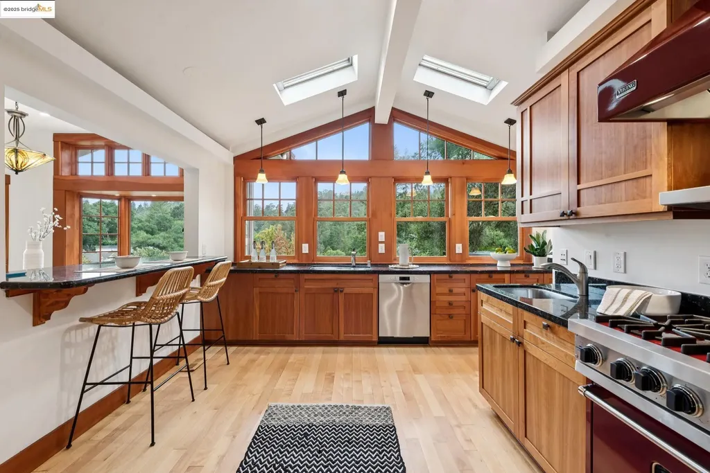 1832 Woodhaven Way Oakland CA 94611