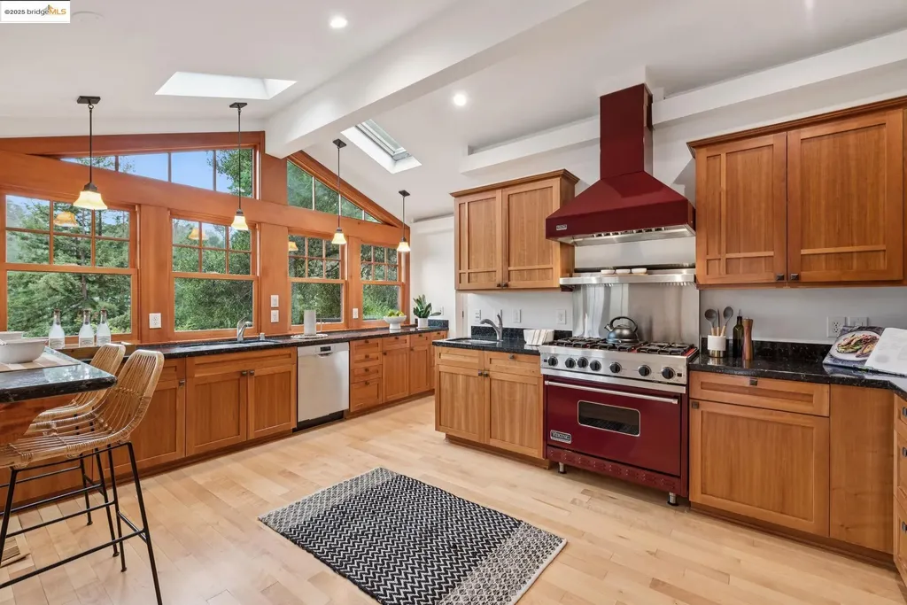 1832 Woodhaven Way Oakland CA 94611