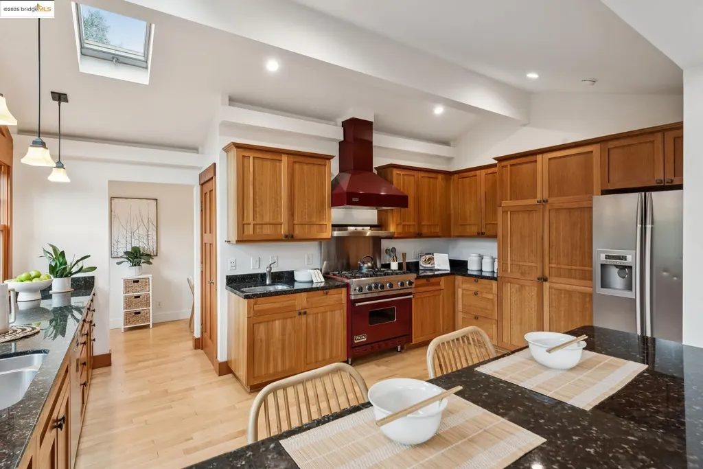 1832 Woodhaven Way Oakland CA 94611