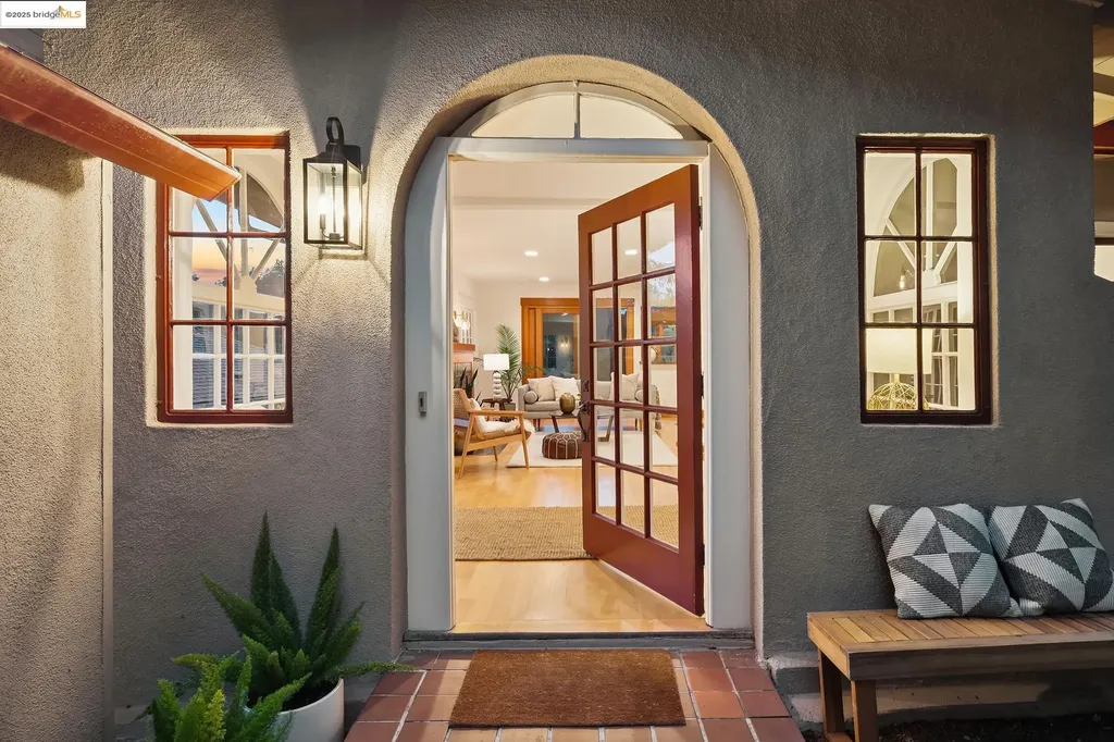 1832 Woodhaven Way Oakland CA 94611