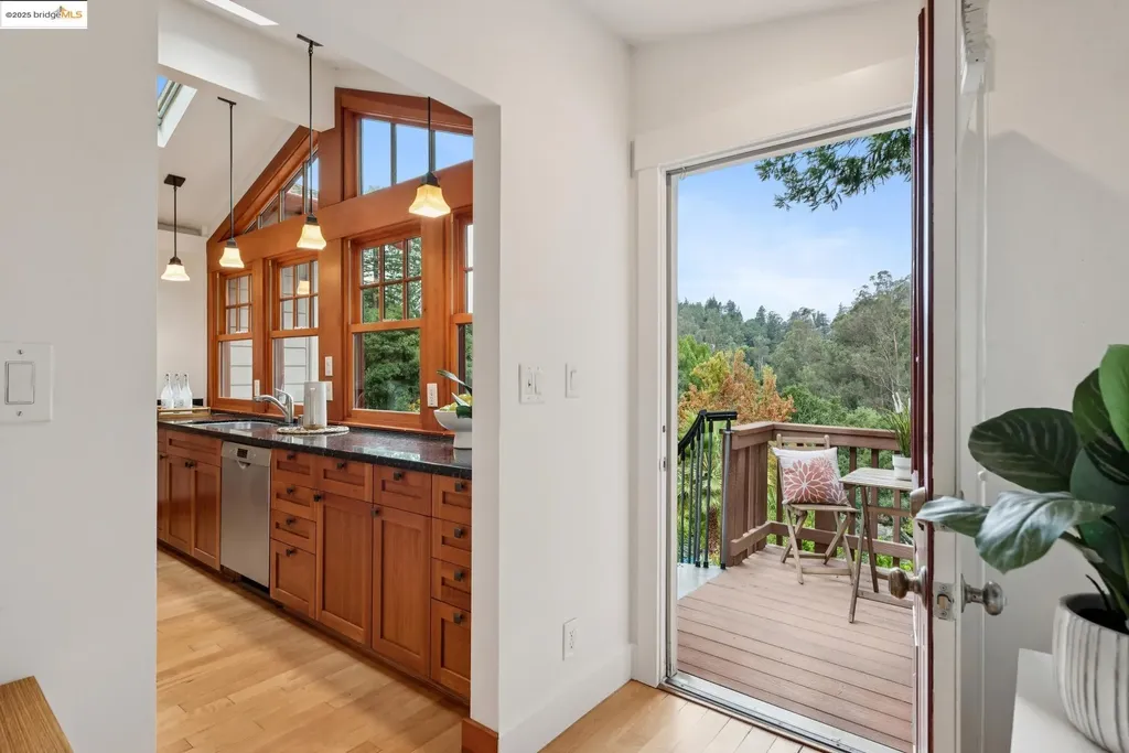 1832 Woodhaven Way Oakland CA 94611