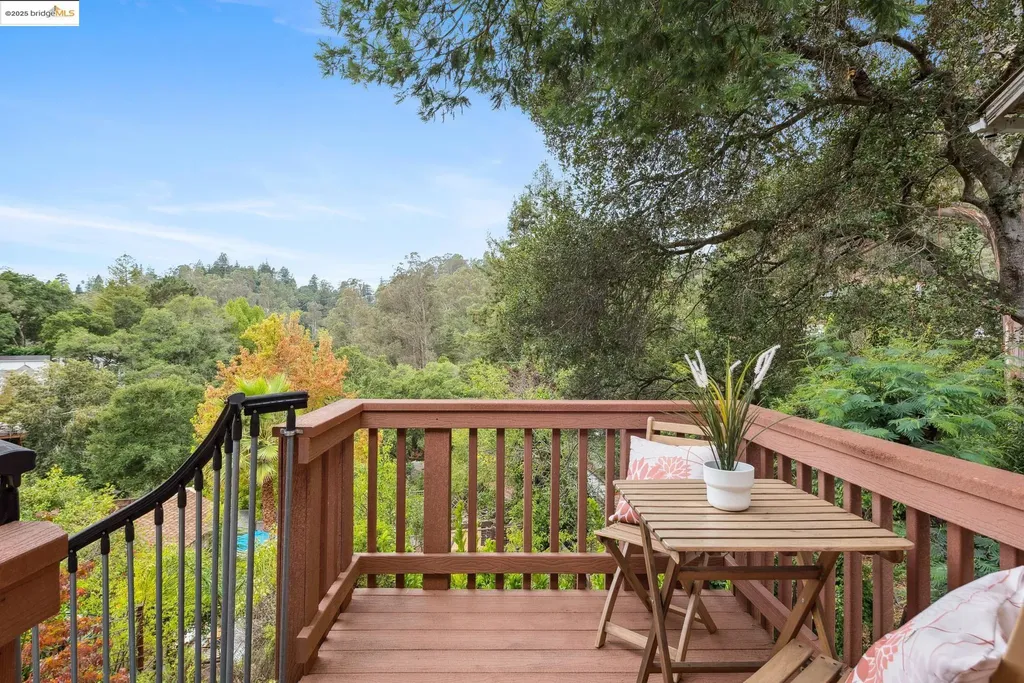 1832 Woodhaven Way Oakland CA 94611