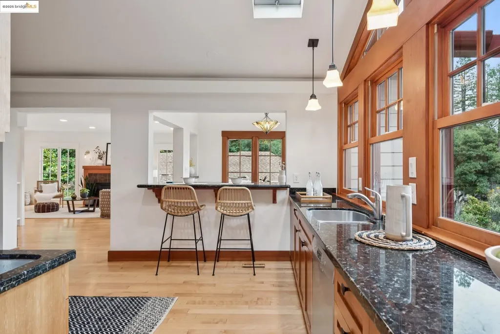 1832 Woodhaven Way Oakland CA 94611