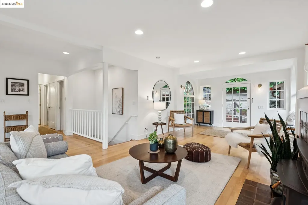 1832 Woodhaven Way Oakland CA 94611