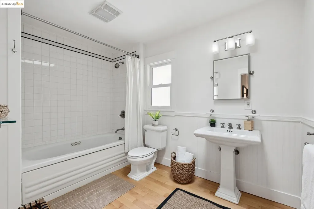 1832 Woodhaven Way Oakland CA 94611