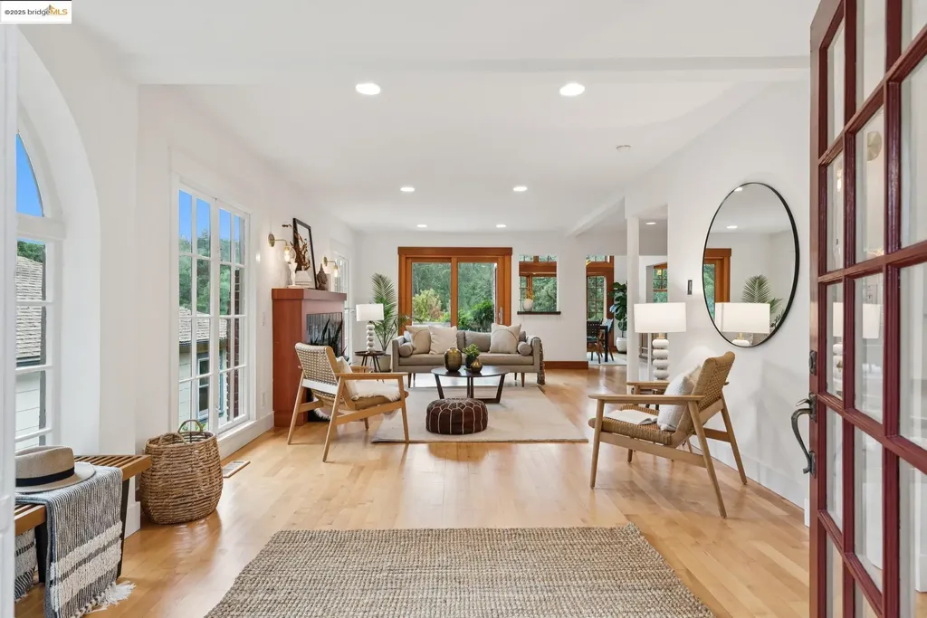 1832 Woodhaven Way Oakland CA 94611