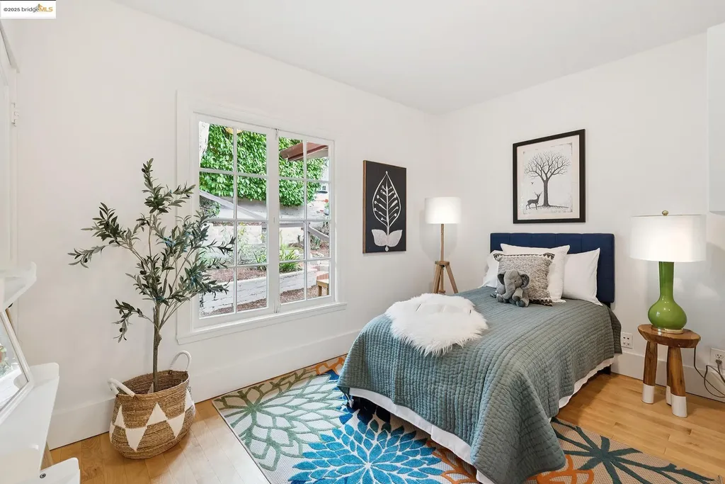 1832 Woodhaven Way Oakland CA 94611