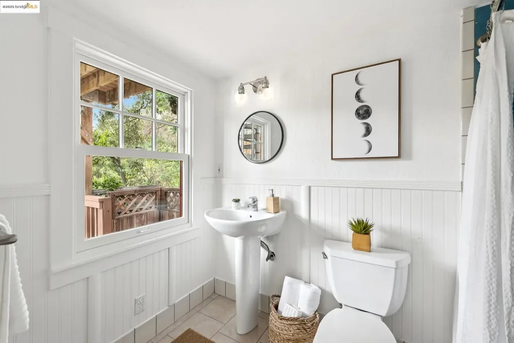 1832 Woodhaven Way Oakland CA 94611