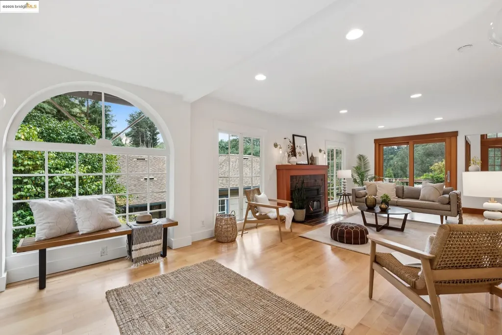 1832 Woodhaven Way Oakland CA 94611