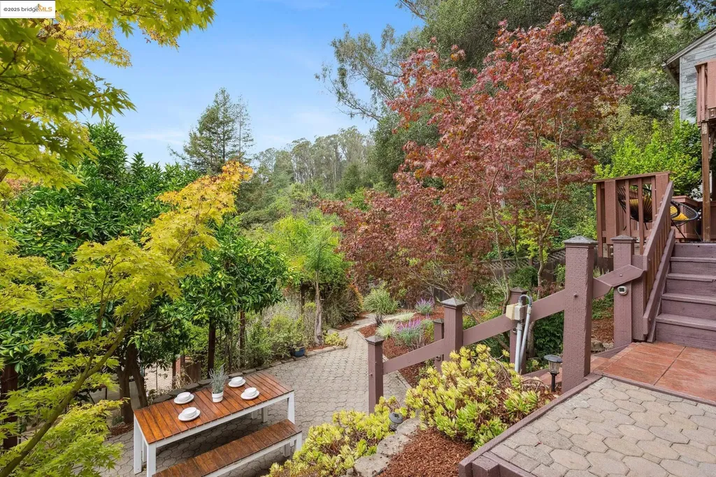 1832 Woodhaven Way Oakland CA 94611