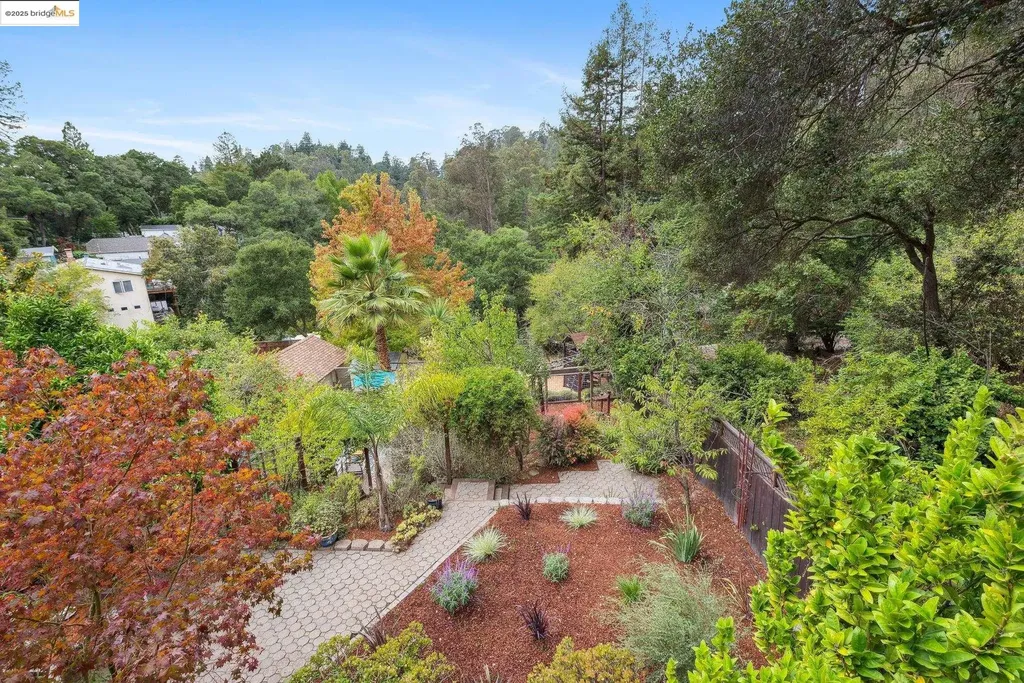 1832 Woodhaven Way Oakland CA 94611