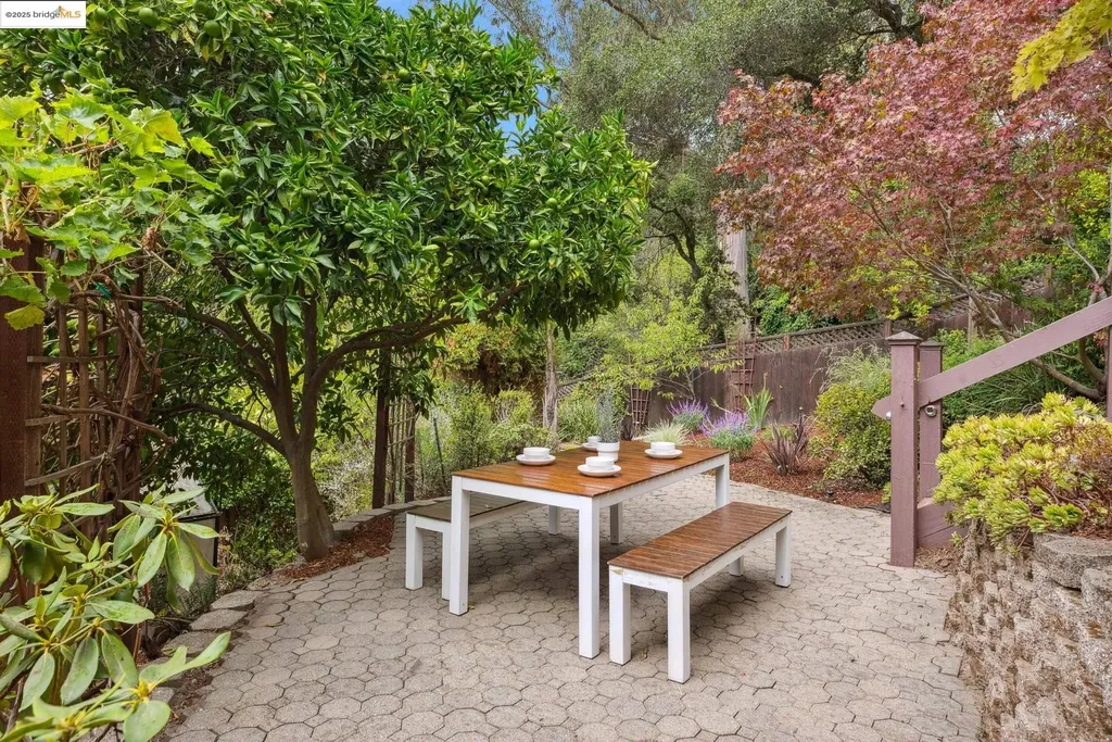 1832 Woodhaven Way Oakland CA 94611