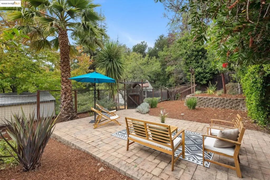 1832 Woodhaven Way Oakland CA 94611