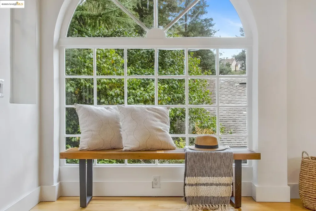 1832 Woodhaven Way Oakland CA 94611