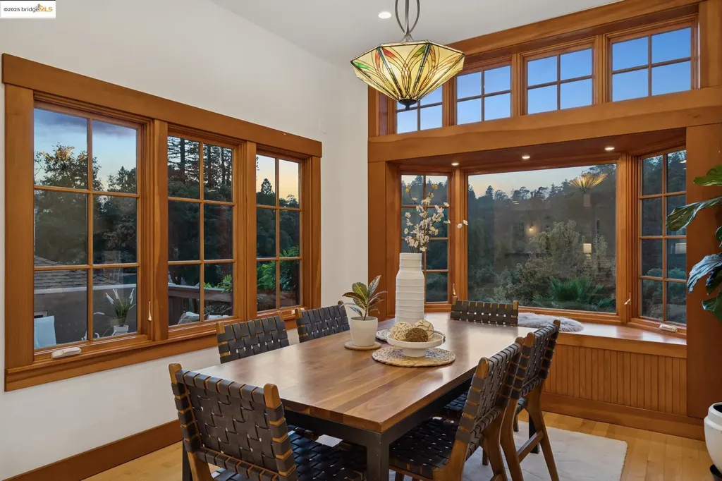 1832 Woodhaven Way Oakland CA 94611