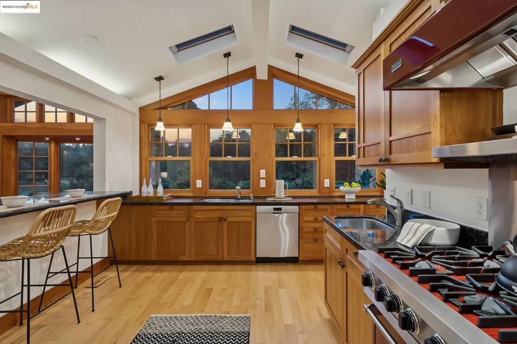 1832 Woodhaven Way Oakland CA 94611