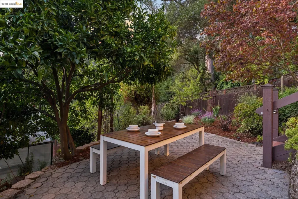 1832 Woodhaven Way Oakland CA 94611