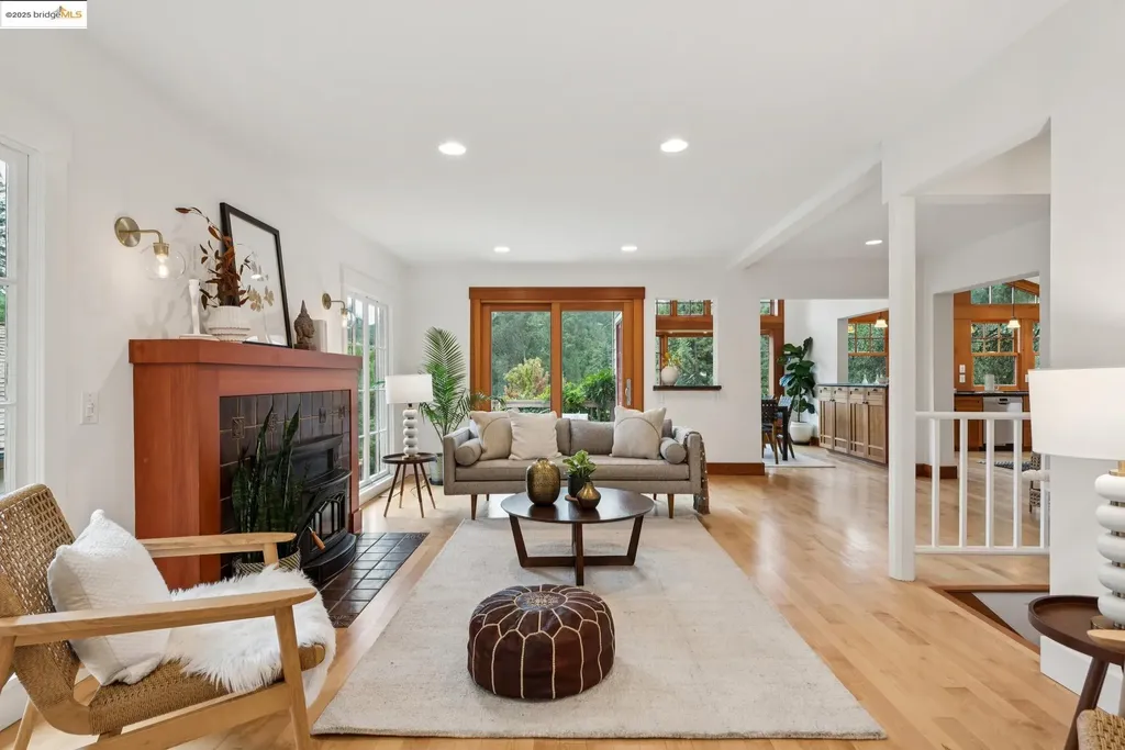 1832 Woodhaven Way Oakland CA 94611