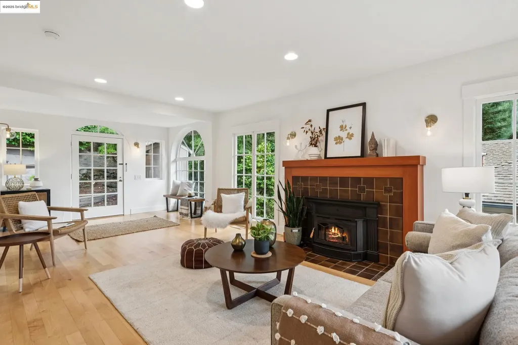 1832 Woodhaven Way Oakland CA 94611