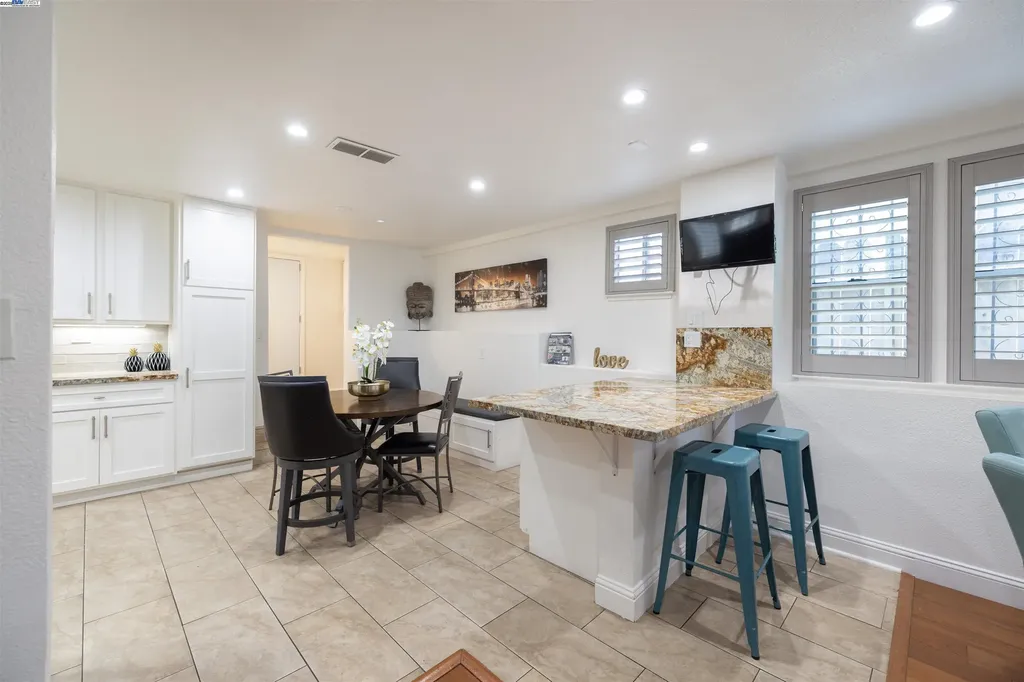 1234 Willow Street Oakland CA 94607