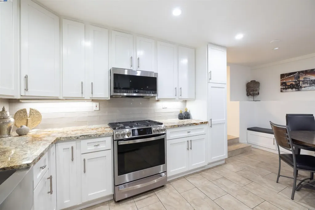 1234 Willow Street Oakland CA 94607