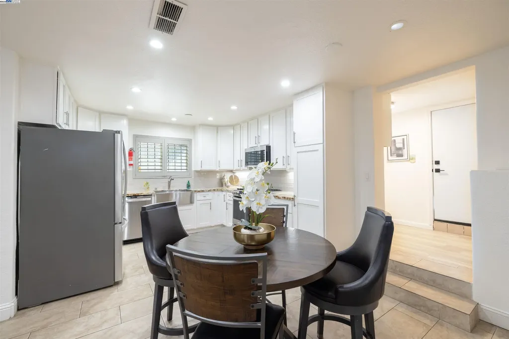 1234 Willow Street Oakland CA 94607