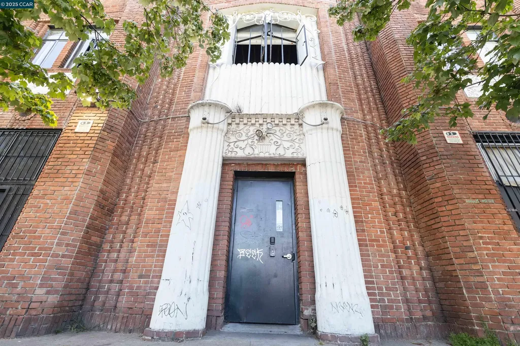 2521 San Pablo Avenue Oakland CA 94612