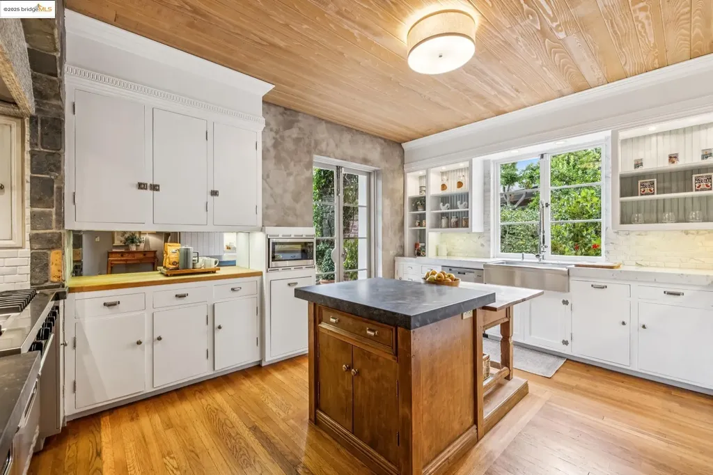 305 The Uplands Berkeley CA 94705