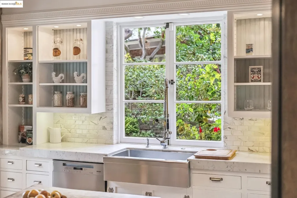 305 The Uplands Berkeley CA 94705
