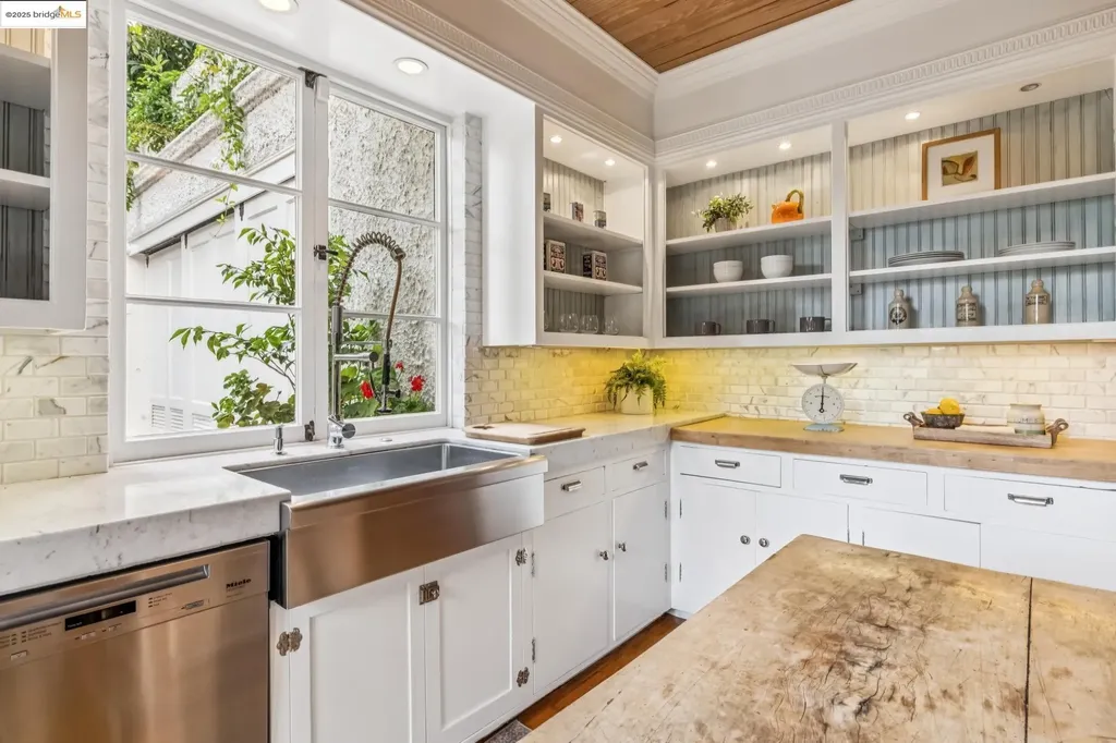 305 The Uplands Berkeley CA 94705