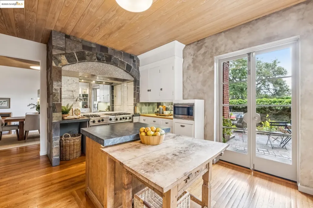 305 The Uplands Berkeley CA 94705