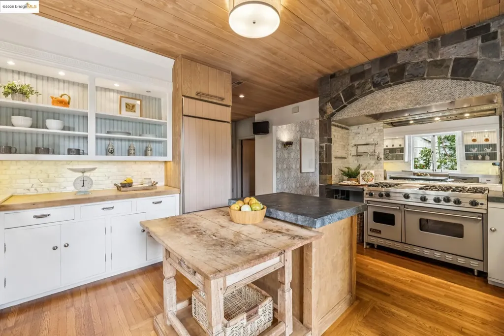 305 The Uplands Berkeley CA 94705