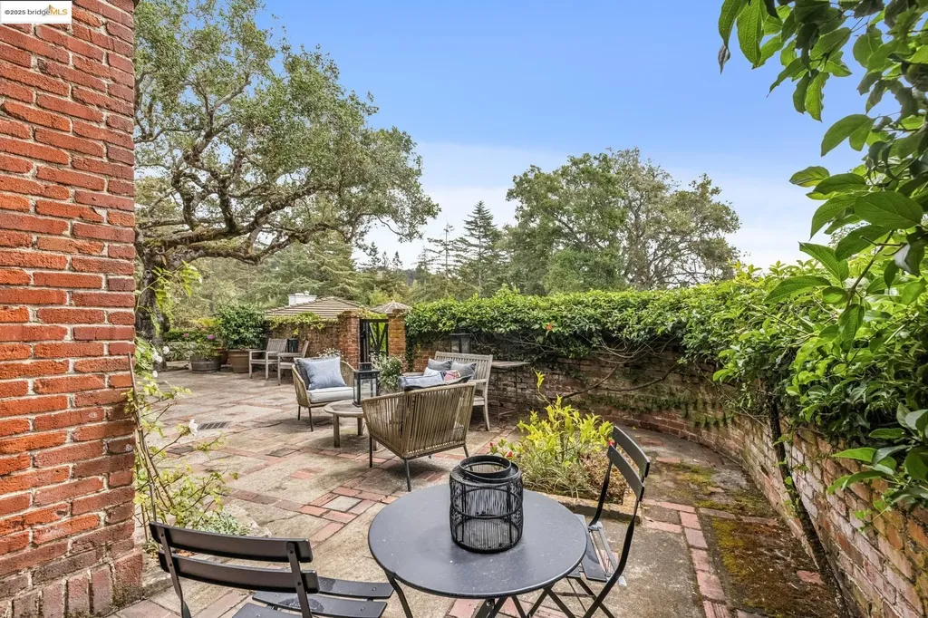 305 The Uplands Berkeley CA 94705