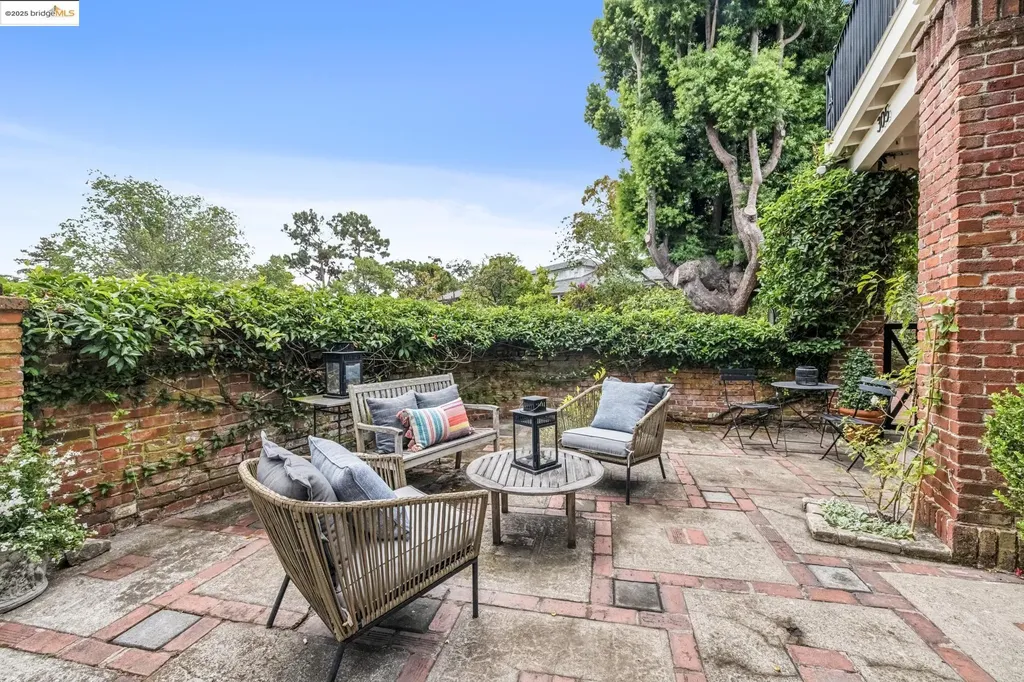305 The Uplands Berkeley CA 94705