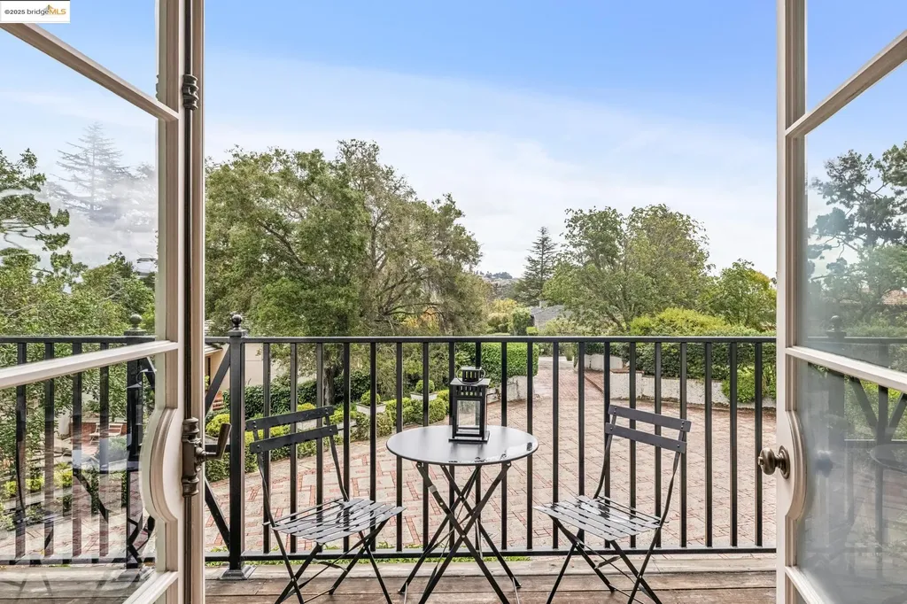 305 The Uplands Berkeley CA 94705