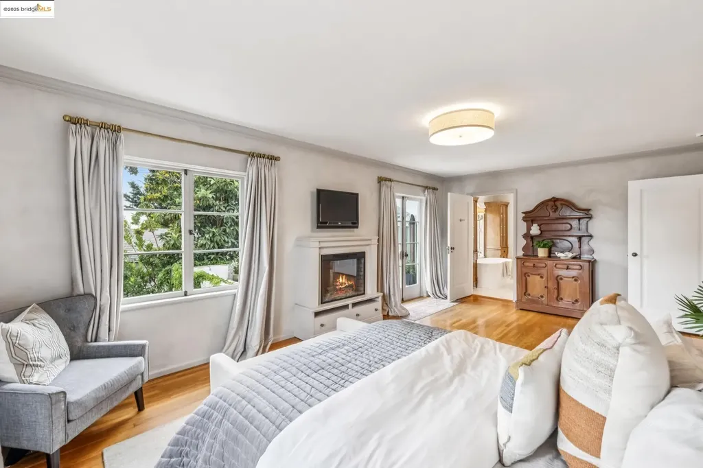 305 The Uplands Berkeley CA 94705